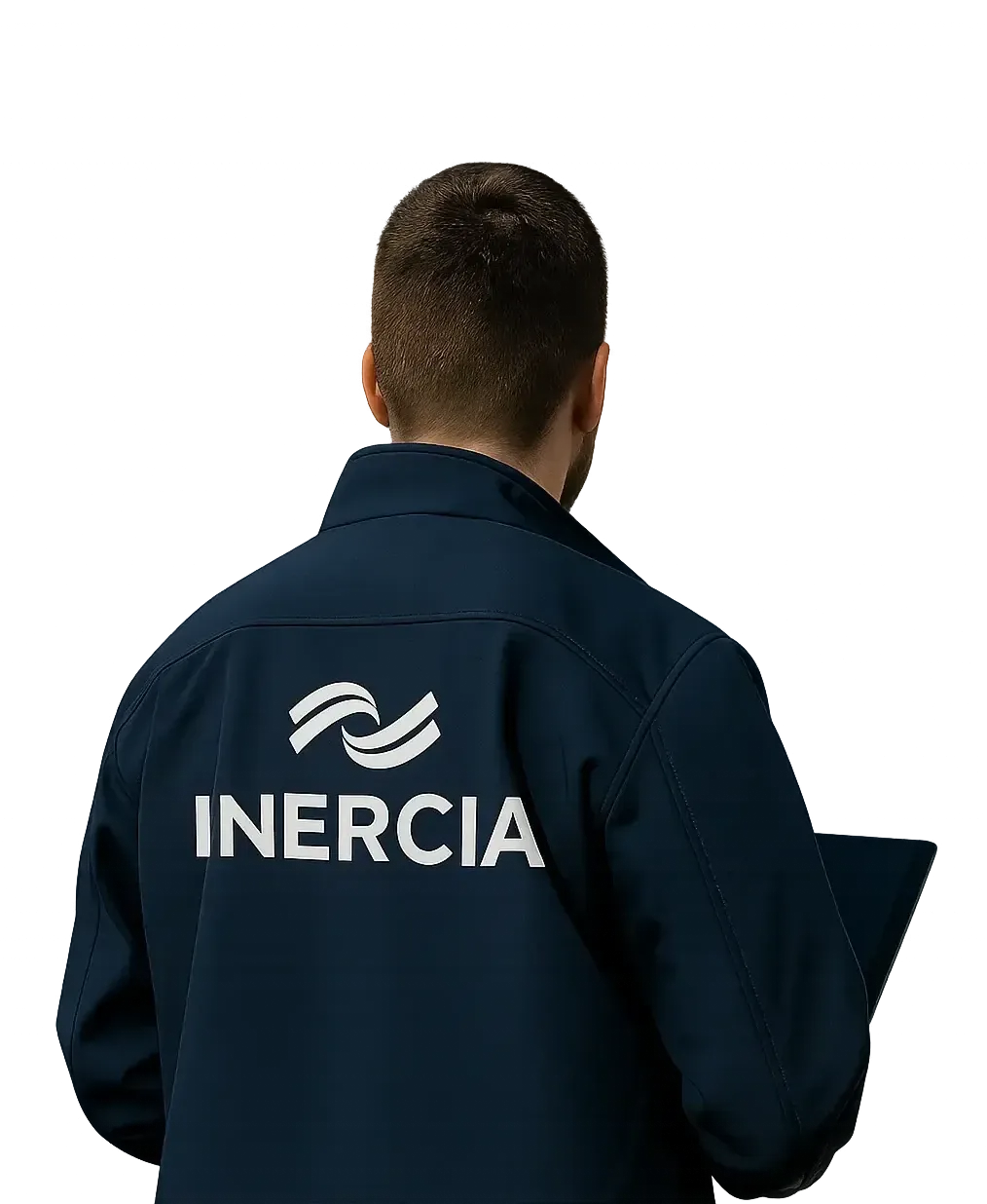 Empleado de Inercia revisando el computador